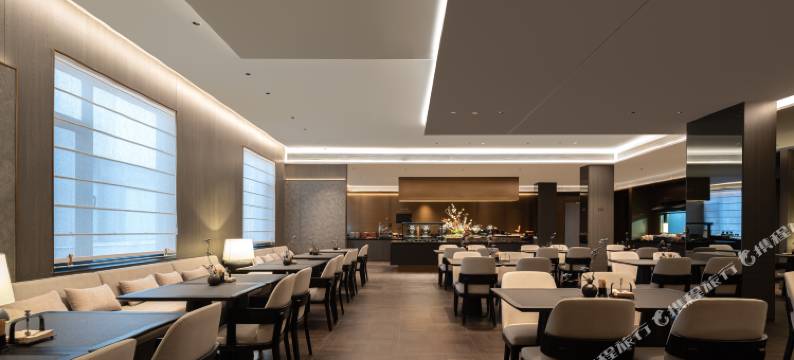 青岛五四广场延安三路地铁站亚朵酒店图片