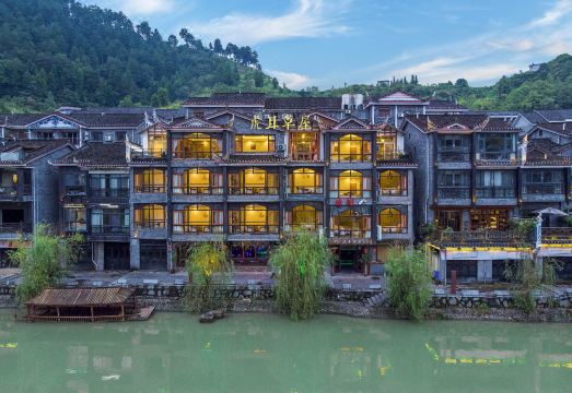 Hu'er Caowu Riverview Guesthouse over view