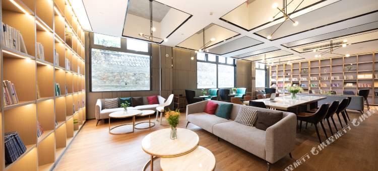 徐州云龙湖矿业大学亚朵酒店图片