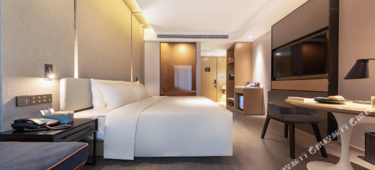 南昌高新艾溪湖亚朵酒店图片