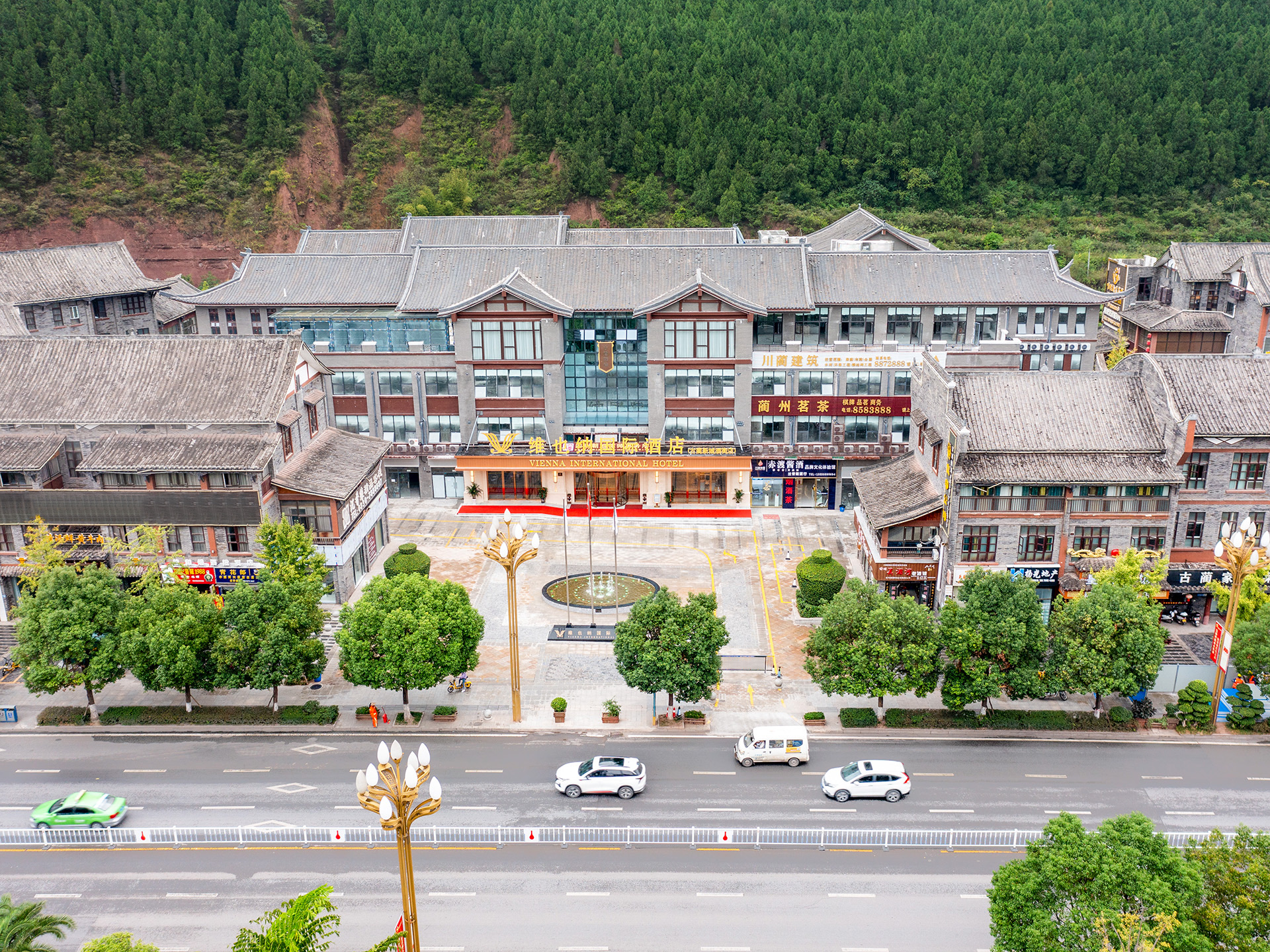 Vienna International Hotel (Guyi New Town Wine Street) Over view