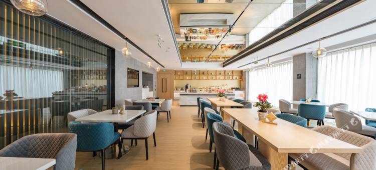 重庆西站站前广场亚朵酒店图片