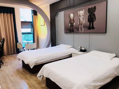 居居蟹蟹潮玩公寓(雄庄路1号分店)