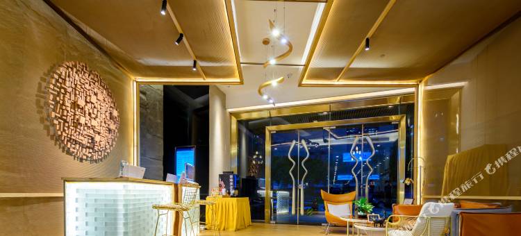 LuxCabins花园宾舍酒店(深圳福田会展中心岗厦地铁站店)图片
