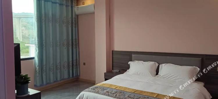 富宁臣兴酒店图片