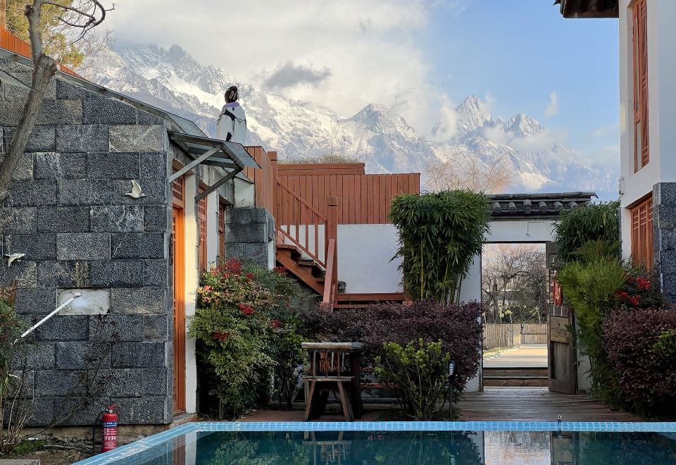 丽江云中客栈外景图