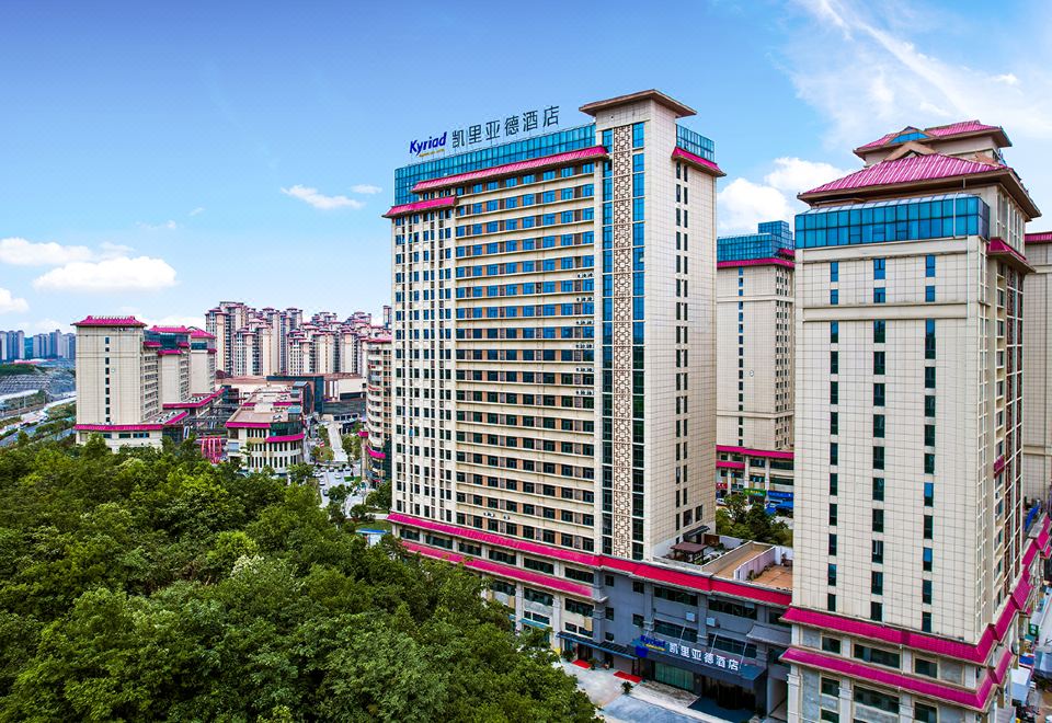 凯里亚德酒店(贵阳花溪大学城站店)外景图