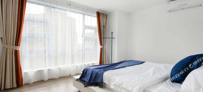 重庆油画师的家之高层江景民宿(解放碑洪崖洞店)图片