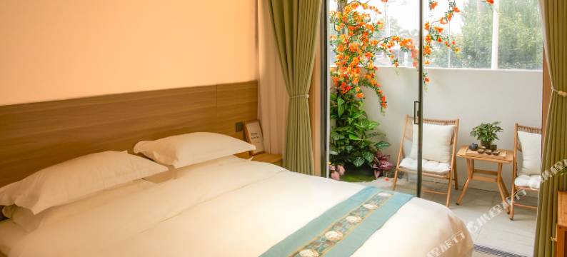 上野山涧庭院山居图片