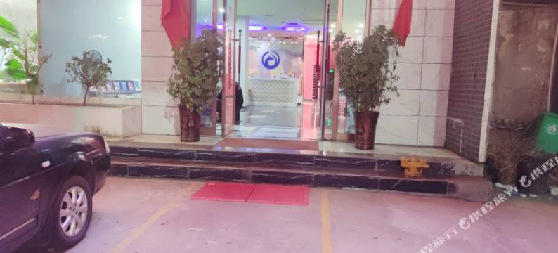 蓝润酒店(鲁山汽车站店)图片