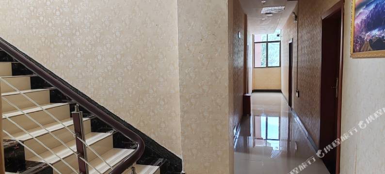 盘县逸然轩商务酒店图片