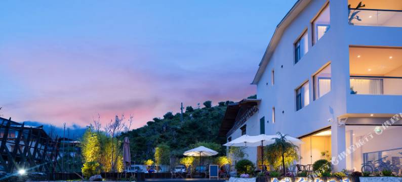 帛海云语丨山水之镜聆感森氧度假庄园Villa(纳帕海店)图片