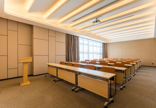 Atour Hotel(Suzhou Mudu Ancient Town Store Lingyan Mountain Metro Station)Hotel Overview