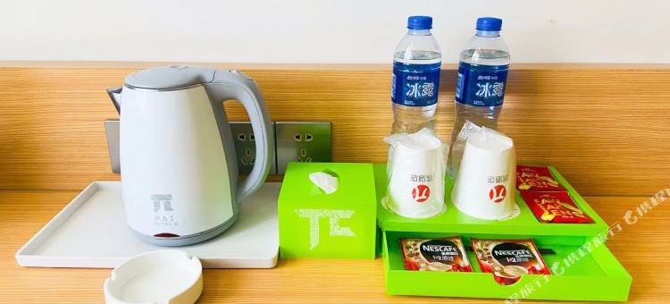 派酒店(珠海城职院金湾华发商都店)图片