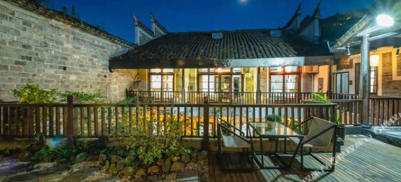 凤凰等李庭院客栈(古城东门店)图片