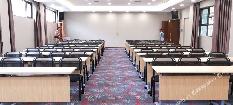 岷安逸大酒店(遂宁高铁站店)图片