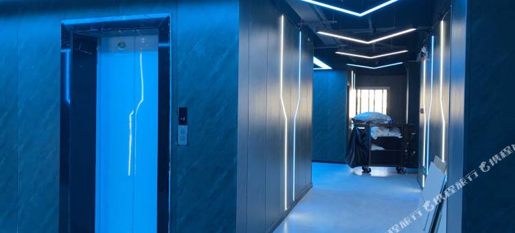 临湘艾希电竞酒店图片