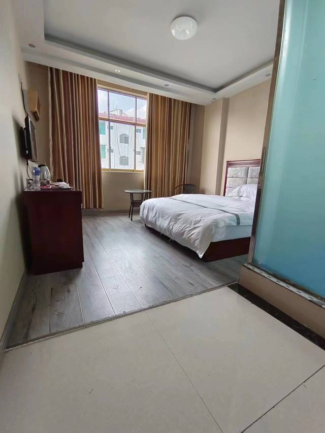 威宁佳丽美妃酒店