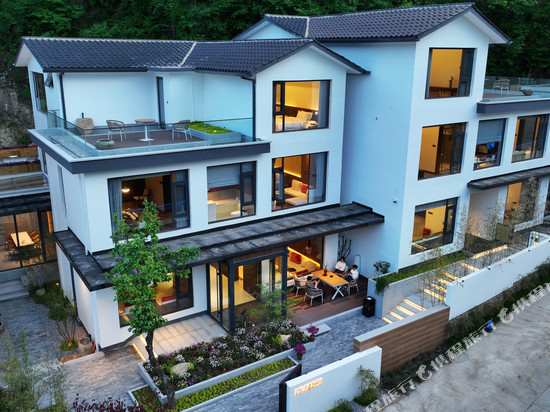 老君山九间房温泉民宿(云景索道店)