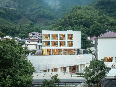 安吉包包里·设计师乡野观景泳池·coffee亲子度假美宿