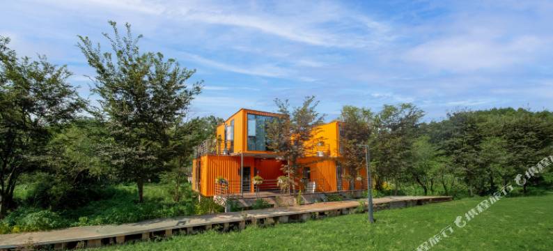 腾云·现代旅游根据地民宿(渣濑湾站店)图片