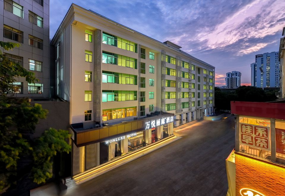万悦丽庭酒店(广西区人民医院南湖公园店)外景图