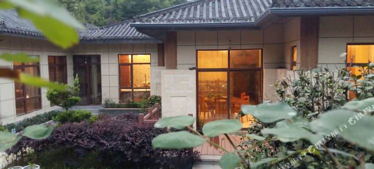 温汤镇军地人生精品客栈图片