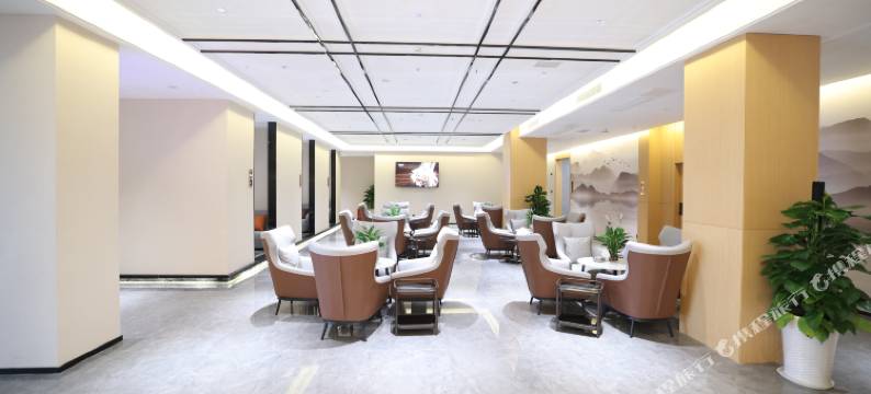 金岭西岸酒店(绵阳中华大熊猫苑游客中心店)图片