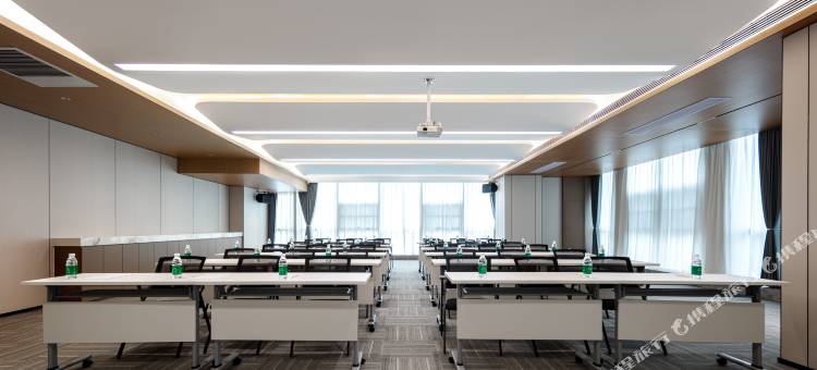 南昌高新政务服务中心昌东大道亚朵酒店图片