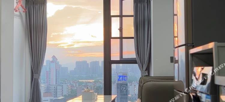 南昌华悦·View·轻奢设计师美宿(鱼尾洲地铁站力高雍湖国际店)图片