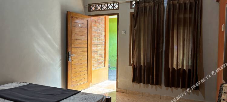 Family 24 Hotel near Pantai Cipatujah图片