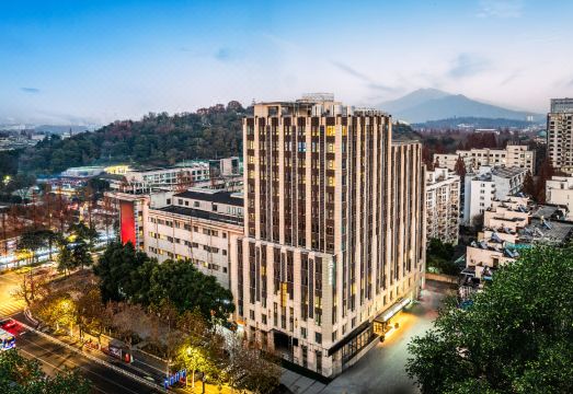 南京鼓楼广场北京东路亚朵酒店外景图