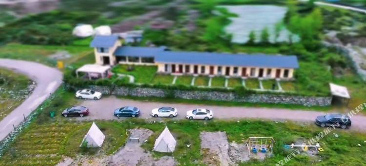 冶勒湖圣湖秘境客栈图片