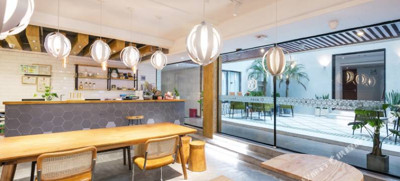 登巴客栈(上海长寿路店)图片