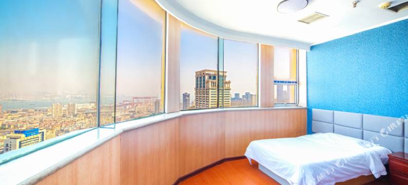 鸿霖大酒店(大连火车站友好广场店)图片