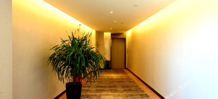 格林豪泰酒店(吉木萨尔准东五彩湾政务中心智选店)图片