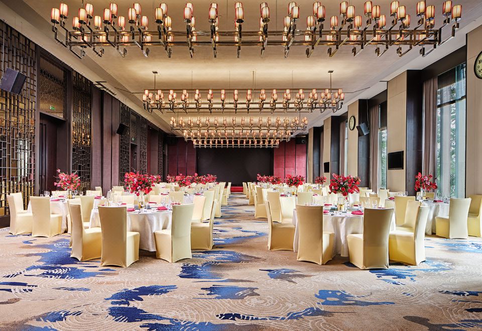 Castle Hotel Shenzhen Hotel Overview