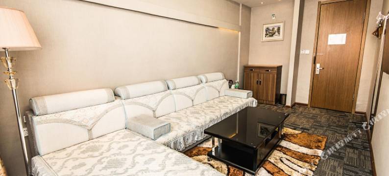 伊春华言精品酒店图片