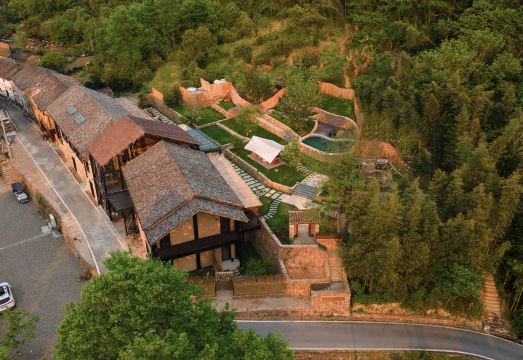 live in the mountainsHotel Overview