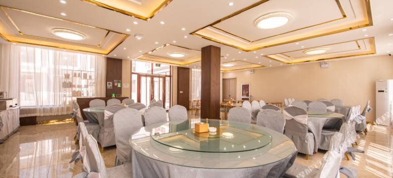 乌兰布统九色鹿生态假日酒店图片