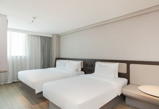 HanTing Hotel (Qingdao Golden Beach Xiangjiang Road)Hotel Overview