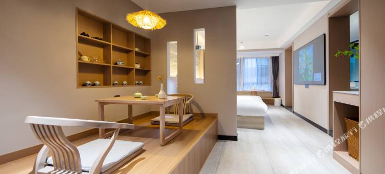 美驿轻奢名宿(张家界旅游步行街南门口美食街店)图片