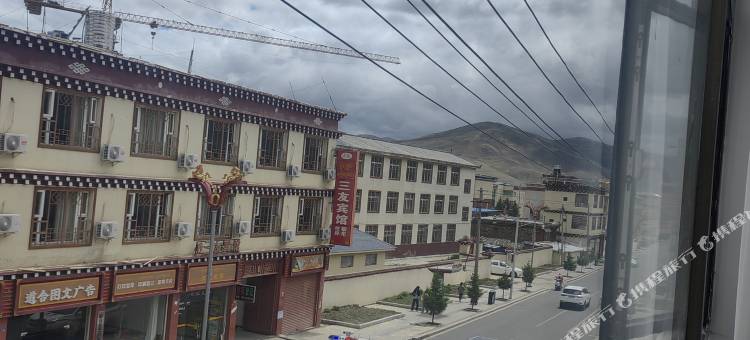 色达星辰酒店图片