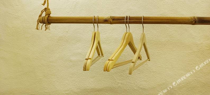 小熊在河边的小院子图片