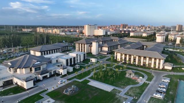 阿拉尔塔河观澜酒店