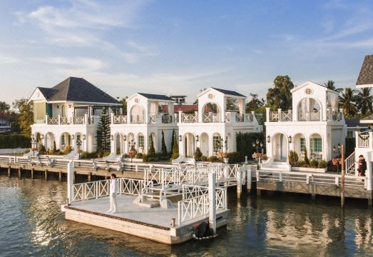 Prima Amphawa Hotel Overview