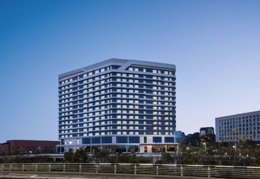 贵阳南明区机场路亚朵酒店外景图