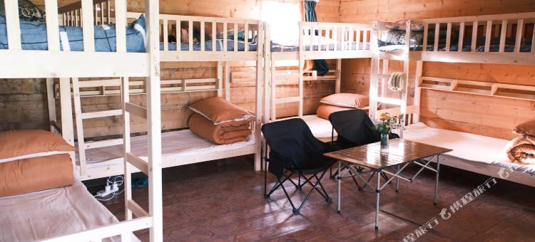 琼库什台怪一点小屋图片