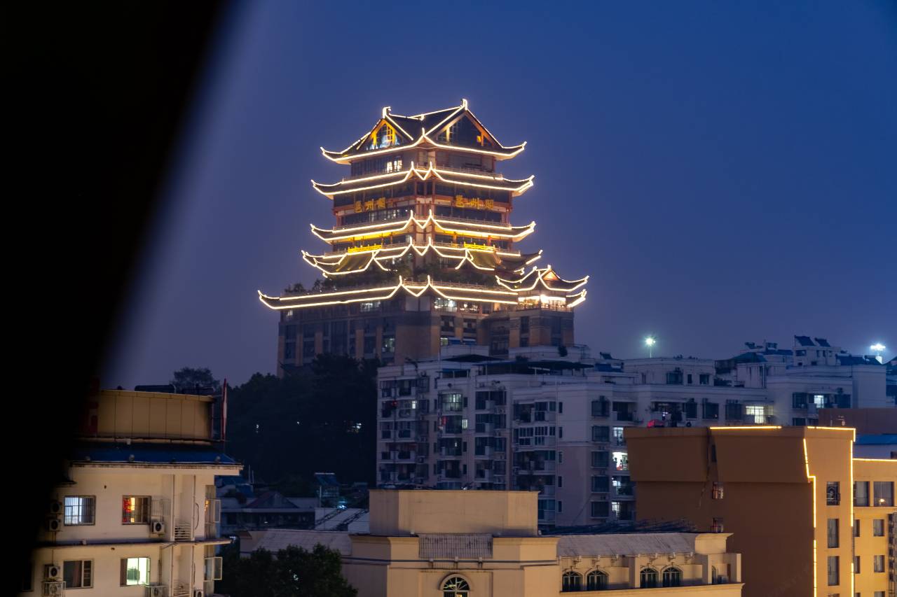 华庭云栖酒店(南宁国际会展中心青秀山地铁站店)图片