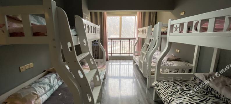 甘孜彩虹岛民宿青年驿站图片